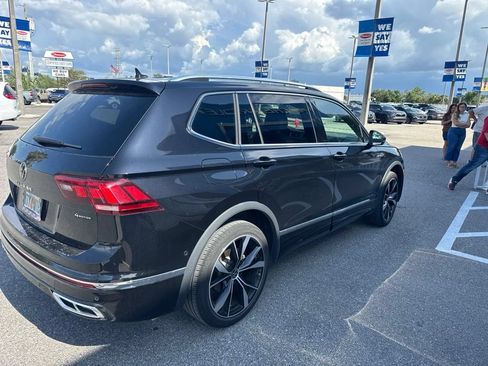 Used 2022 Volkswagen Tiguan SEL R-Line AWD/4WD image 4