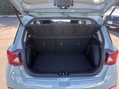 Used 2025 Hyundai Venue SEL image 31