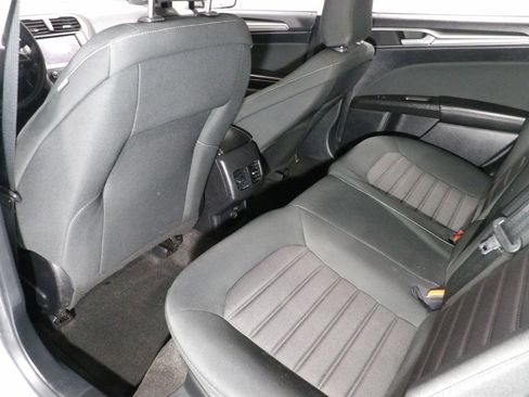 Used 2020 Ford Fusion SE FWD image 9