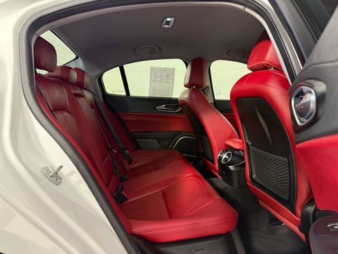 Used 2018 Alfa Romeo Giulia image 12