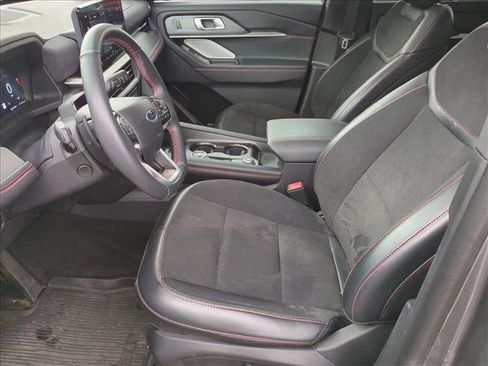 Used 2025 Ford Explorer ST image 16