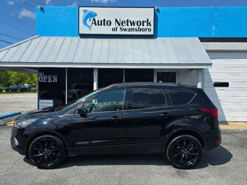 Used 2019 Ford Escape SE FWD image 1