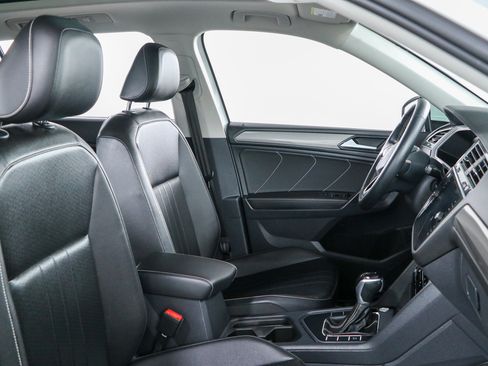 Used 2022 Volkswagen Tiguan SE FWD image 28