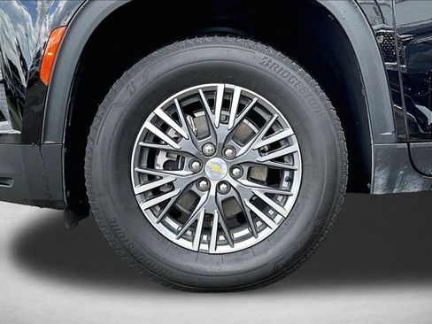Used 2025 Chevrolet Traverse LT FWD image 10