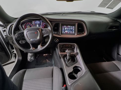 Used 2019 Dodge Challenger SXT image 30