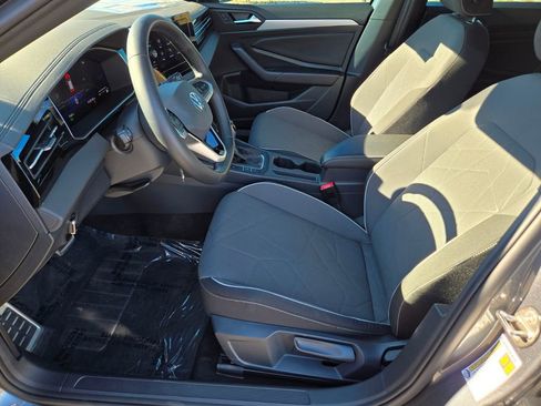 Certified 2025 Volkswagen Jetta Sport FWD image 8