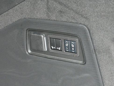 Used 2024 Cadillac Escalade Premium Luxury Platinum image 11