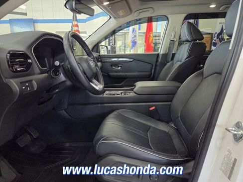 Used 2023 Honda Pilot Elite image 7