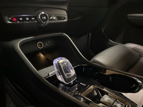 Used 2025 Volvo XC40 B5 Plus image 55