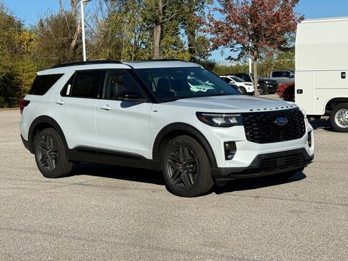New 2026 Ford Explorer ST-Line image 9