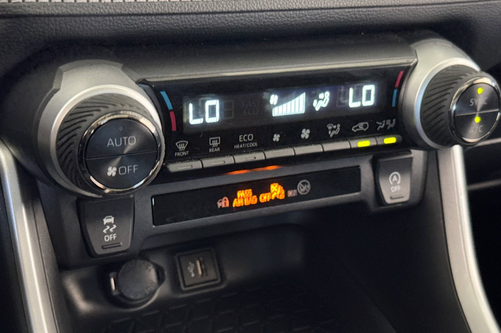 Used 2025 Toyota RAV4 XLE w/ Convenience Package AWD/4WD image 19