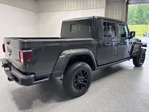 Used 2023 Jeep Gladiator Sport AWD/4WD image 8