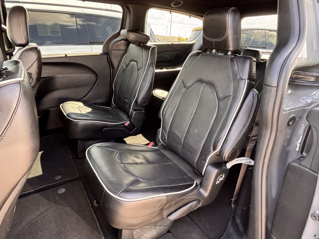 Used 2025 Chrysler Pacifica Limited FWD image 26