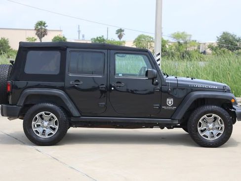 Used 2016 Jeep Wrangler Unlimited Rubicon w/ Connectivity Group AWD/4WD image 4