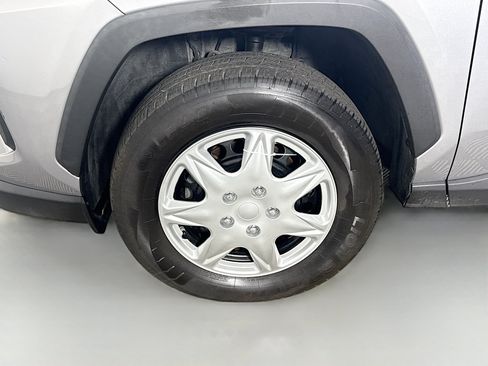 Used 2022 Toyota RAV4 LE FWD image 37