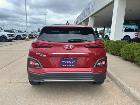 Used 2021 Hyundai Kona Limited w/ Cargo Package FWD image 9