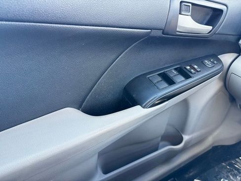 Used 2013 Toyota Camry LE image 28