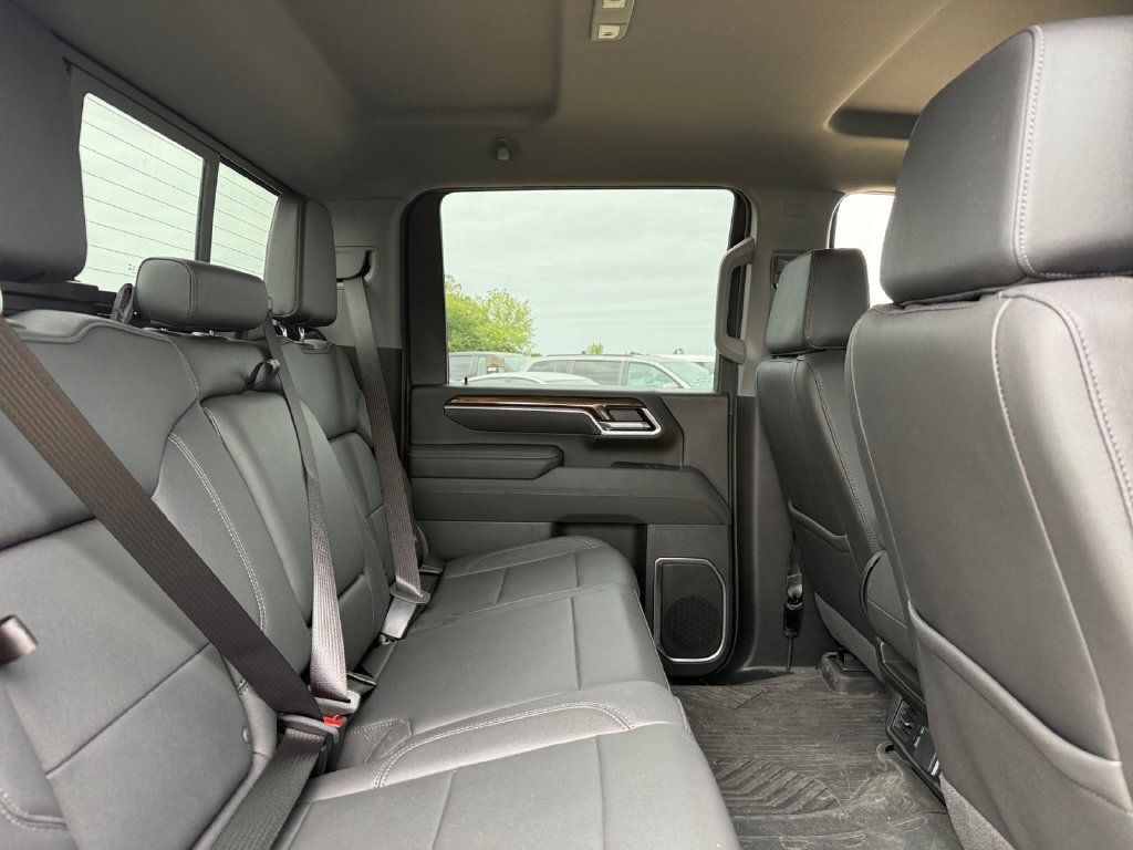 Used 2025 Chevrolet Silverado 2500 LT w/ Trail Boss Package AWD/4WD image 38