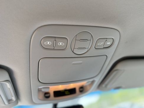 Used 2011 Kia Sedona EX FWD image 21