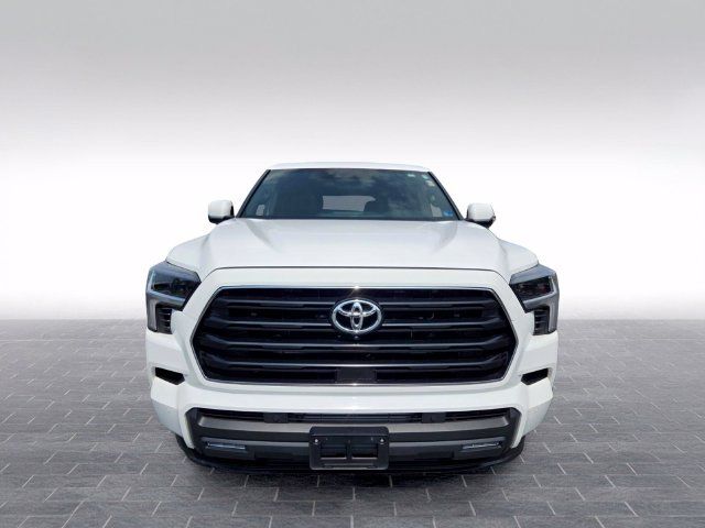 Used 2025 Toyota Sequoia SR5 AWD/4WD image 2