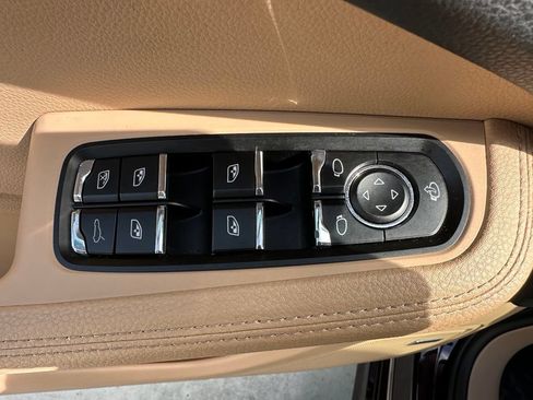Certified 2024 Porsche Macan AWD/4WD image 18