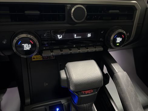 Used 2024 Toyota Tacoma TRD Off-Road w/ TRD Off Road Premium Package image 21