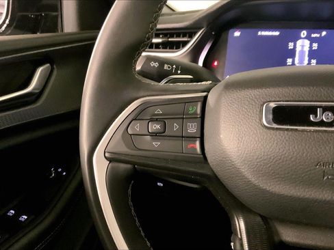 Used 2025 Jeep Grand Cherokee Altitude AWD/4WD image 19