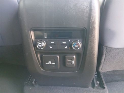 Used 2024 Buick Enclave Premium image 17