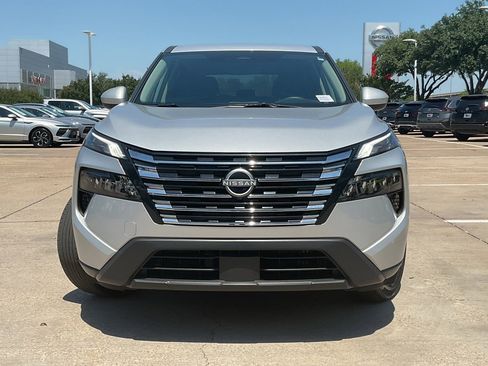 Used 2025 Nissan Rogue SV FWD image 3