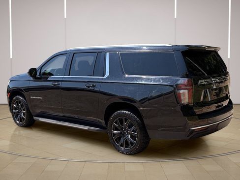 Used 2023 Chevrolet Suburban LS RWD image 5