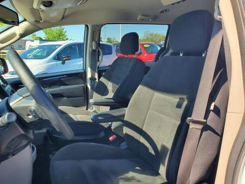 Used 2019 Dodge Grand Caravan SE w/ UConnect Hands-Free Group FWD image 5