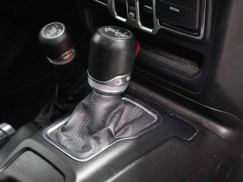 Used 2018 Jeep Wrangler Unlimited Sport S AWD/4WD image 18