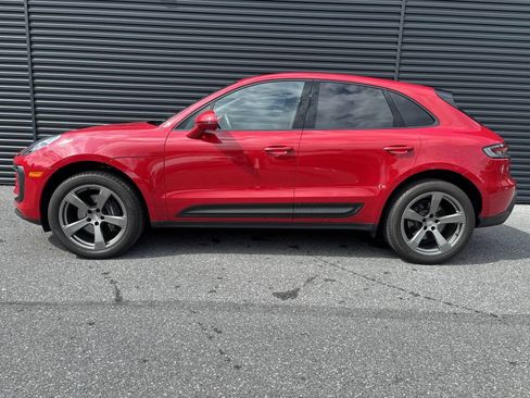 Used 2025 Porsche Macan AWD/4WD image 2