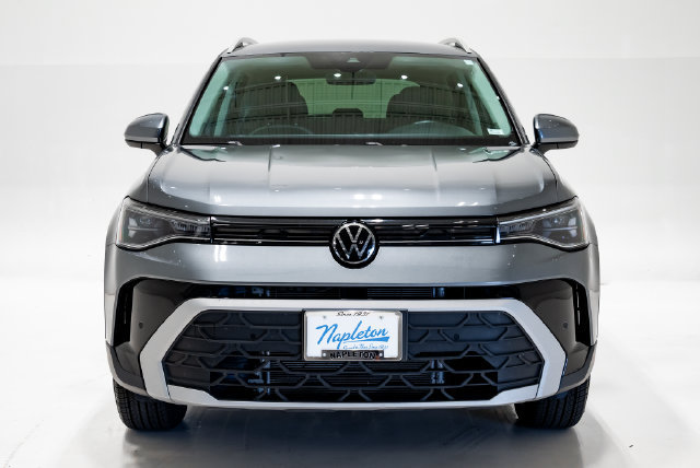 Used 2025 Volkswagen Taos SE AWD/4WD image 4