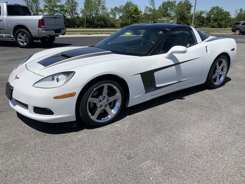 Used 2005 Chevrolet Corvette Coupe w/ Preferred Equipment Group RWD image 7