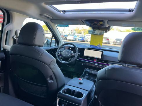 Used 2025 Kia Carnival SX Prestige image 54