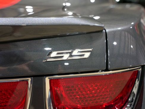 Used 2010 Chevrolet Camaro SS RWD image 25