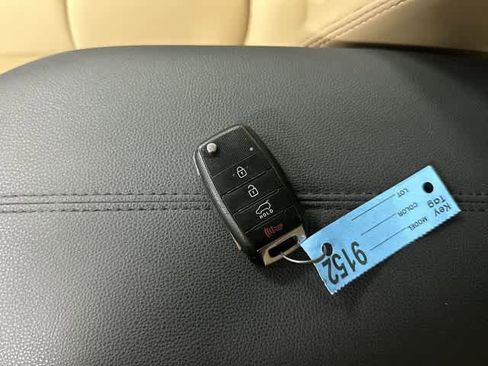 Used 2017 Kia Sorento LX w/ LX Convenience Package image 33