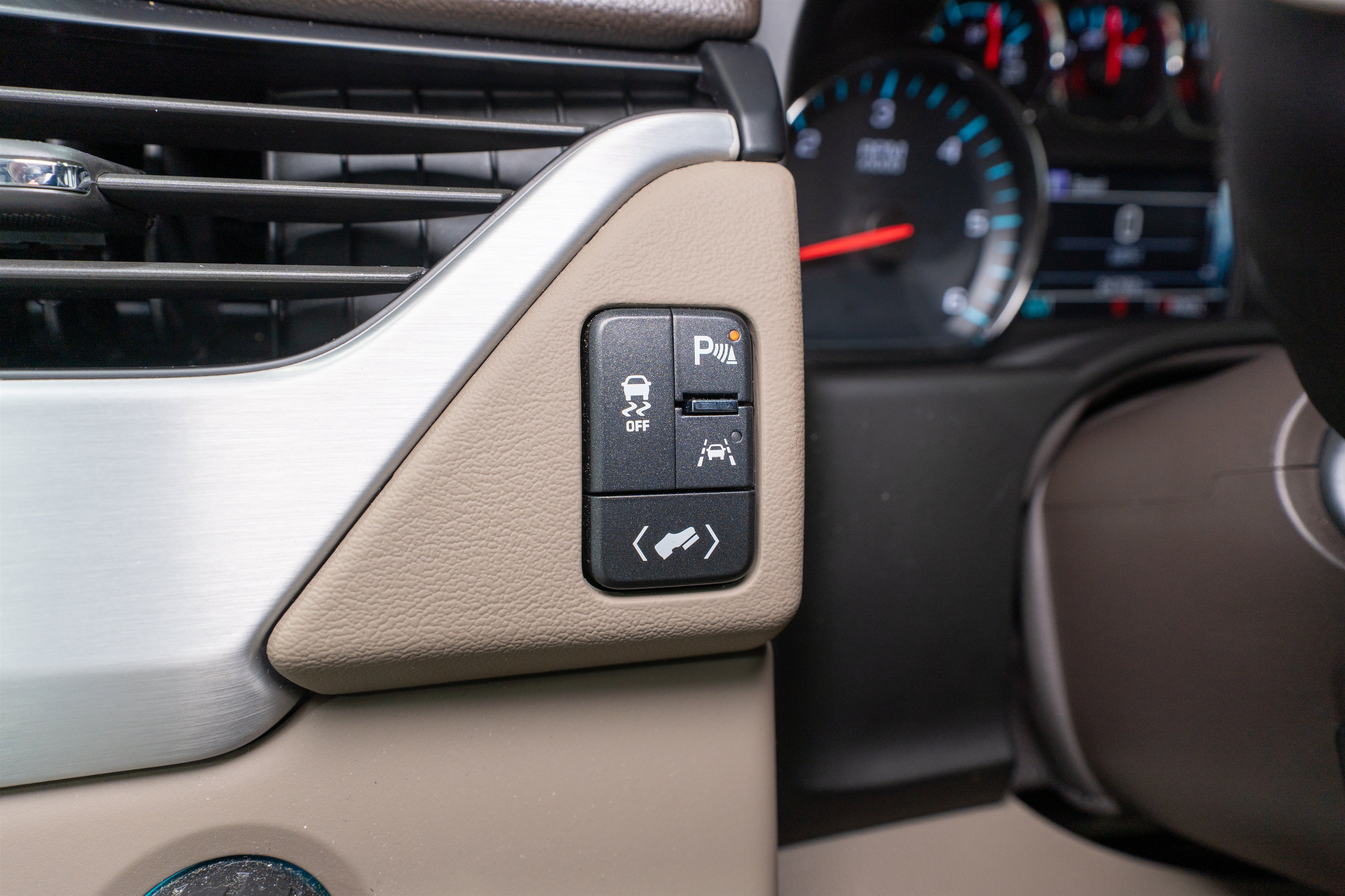 Used 2019 GMC Yukon SLT w/ Premium Edition AWD/4WD image 29