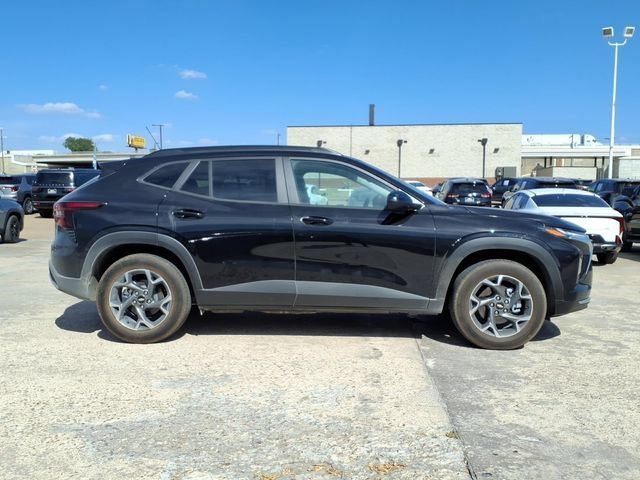 Used 2026 Chevrolet Trax LT FWD image 4