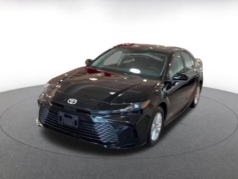 Used 2025 Toyota Camry LE image 7