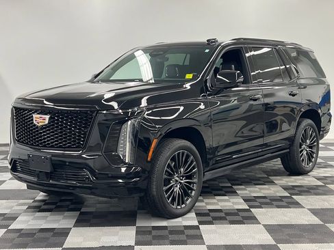 Used 2026 Cadillac Escalade Platinum Sport w/ LPO, Floor Liner Package AWD/4WD image 6