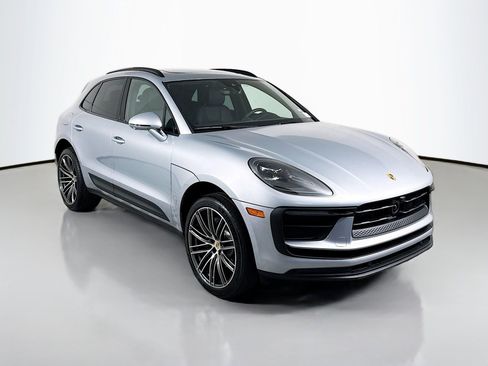 Certified 2026 Porsche Macan image 7