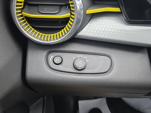 New 2025 Chevrolet Trax LT w/ Driver Confidence Package image 17