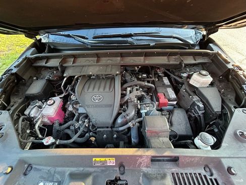 Used 2023 Toyota Highlander LE FWD image 12