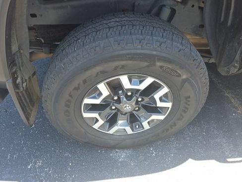 Used 2020 Toyota Tacoma TRD Off-Road w/ Technology Package AWD/4WD image 7