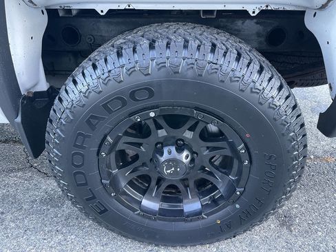 Used 2015 GMC Sierra 1500 2WD Regular Cab image 23