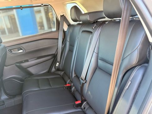 Used 2023 Nissan Rogue SL w/ SL Premium Package image 14