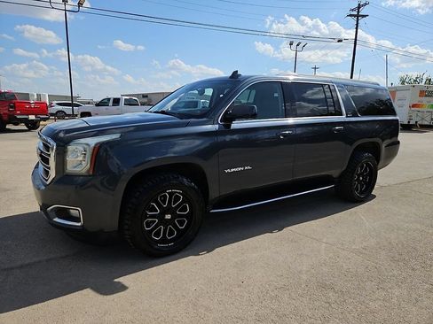 Used 2020 GMC Yukon XL SLT RWD image 2