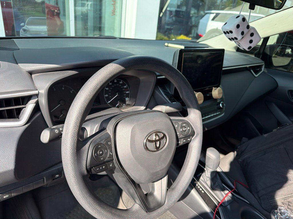 Used 2025 Toyota Corolla LE FWD image 13